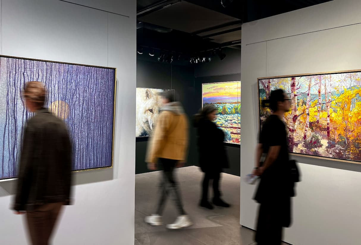 Shot of Altamira Fine Art gallery in Jackson Hole with people walking through it.